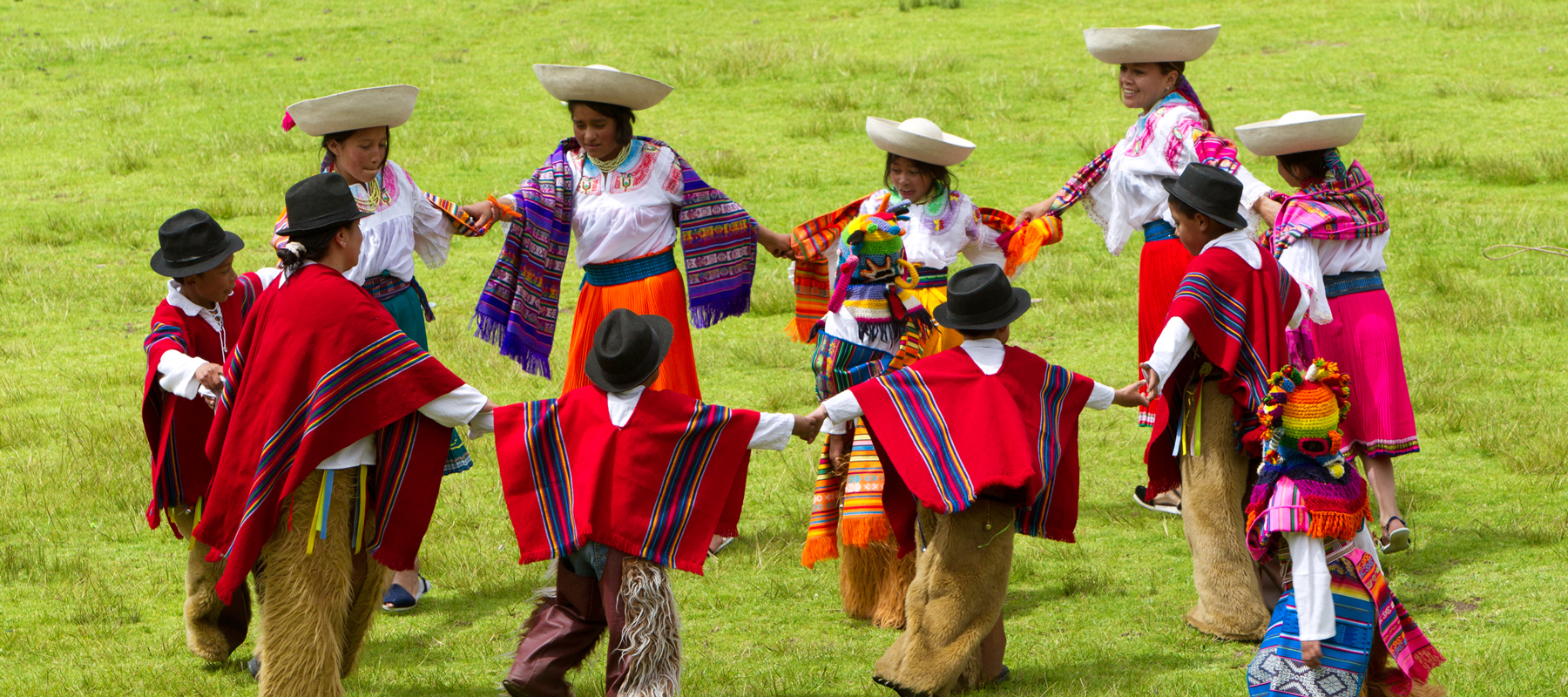 Ecuadorian dancers