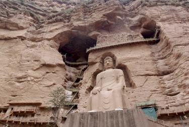 Templo de la cueva Bingling en el Geoparque mundial de la UNESCO de Linxia, China