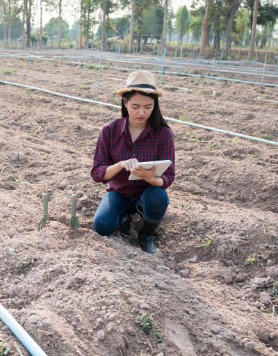Geo scientist women soil agriculture