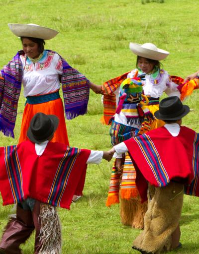Ecuadorian dancers