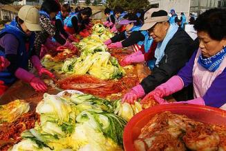 Kimjang, making and sharing kimchi in the Republic of Korea 2