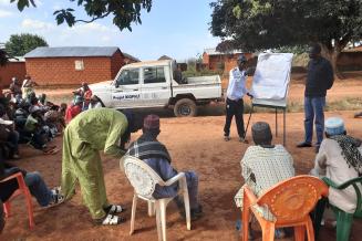 Consultation with the local community to define the zoning of the Doumba-Rey Biosphere Reserve, Cameroon