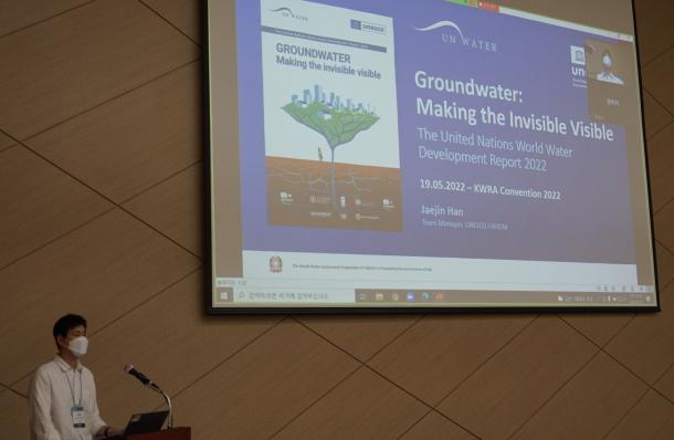 Jaejin Han of UNESCO i-WSSM presents the WWDR 2022 at 2022 Korea Water Resources Association Convention 