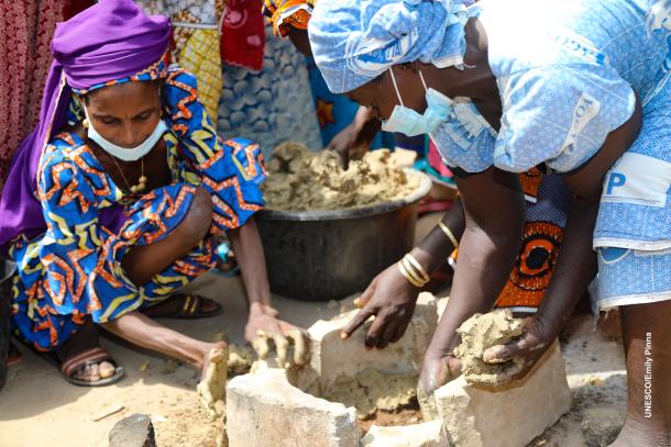 Women creating a sustainable oven