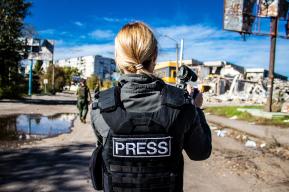 Ucrania: La UNESCO lanza un nuevo programa de apoyo a periodistas ucranianos