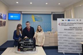 UNESCO delivers generators to local independent media faced with power outages in Ukraine