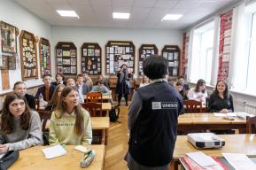 Éducation en Ukraine : l'UNESCO mobilise 12 millions de dollars pour renforcer son action sur le terrain