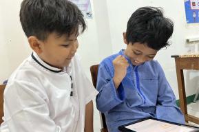 L’UNESCO et l’Indonésie collaborent pour mettre à disposition des livres d’histoires et des jeux mathématiques dans 26 langues locales