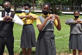 Harcèlement et violence fondée sur le genre en milieu scolaire : l’UNESCO lance une boîte à outils destinée aux enseignants d’Afrique de l’Est et australe 