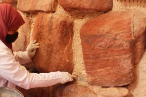 La conservación de monumentos culturales en Jordania proporciona empleo a las mujeres