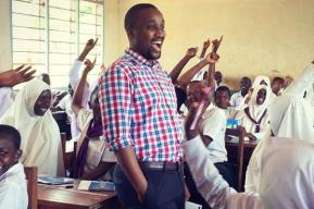 Des adolescentes en Tanzanie deviennent les agents d’un changement transformateur grâce à l’éducation