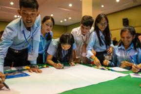 “Dar voz a quienes no pueden expresarse”: la UNESCO apoya la preservación y conservación de los archivos de Tuol Sleng en Camboya