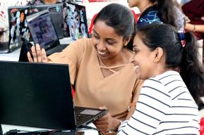 Un galardonado de la UNESCO permite que las mujeres y las niñas de Sri Lanka ocupen su lugar en el ámbito emergente de las tecnologías