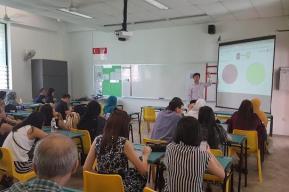 Un lauréat de Singapour du Prix UNESCO pour l’utilisation les TIC dans l’éducation montre la voie pour introduire l’apprentissage virtuel en classe
