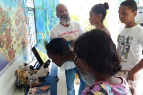 Un proyecto mauriciano permite descubrir el mar en las aulas con miras a proteger los arrecifes de coral
