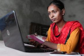 Portrait de Chanda, qui défend les filles défavorisées au Népal