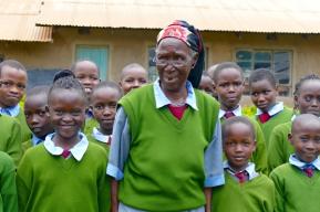 肯尼亚的勾勾奶奶：全球年龄最大的小学生