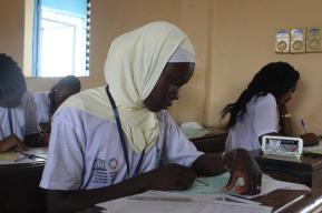 Au Mali, les enseignants, les clubs UNESCO et les Miss Science jouent leur partition face au Covid-19