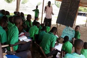 Pastores de Sudán del Sur van a la escuela para convertirse en capacitadores comunitarios