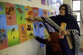 Cómo una docente logra mejorar el aprendizaje de las niñas de Pakistán