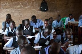 Elaborar manuales para los estudiantes de Sudán del Sur
